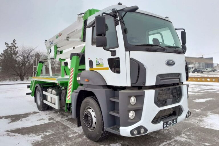 A powerful special vehicle based on a Ford truck chassis has been produced in Ukraine