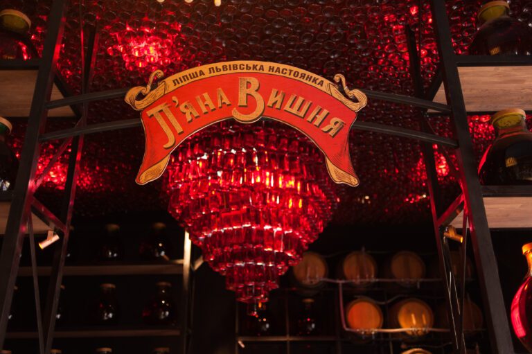 The first outlet of the Ukrainian chain P'yana Vyshnia opened in London
