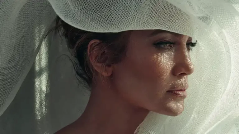 Jennifer Lopez wears a dress by a Ukrainian designer again