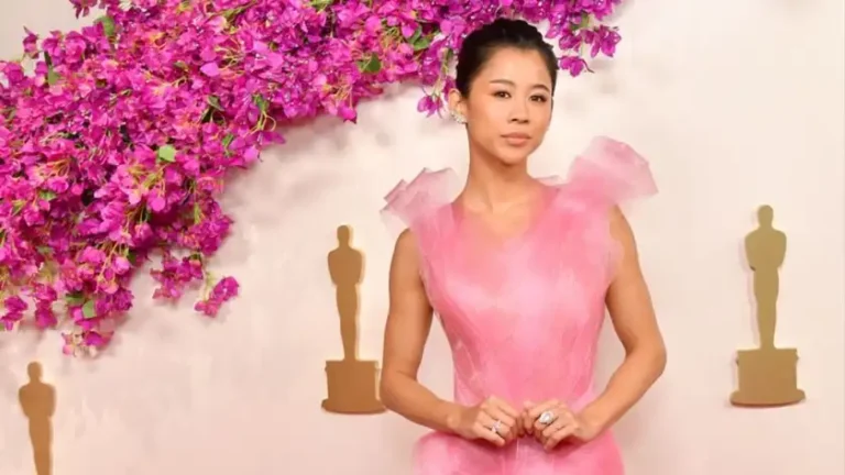 Leah Lewis came to the Oscars 2024 in a dress by a Ukrainian brand