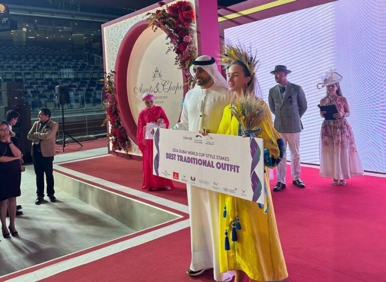 Ukrainian woman wins the competition for the best national costume in the UAE