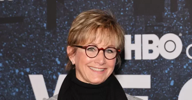 Beverly Hills 90210 star calls on the world not to forget about Ukraine