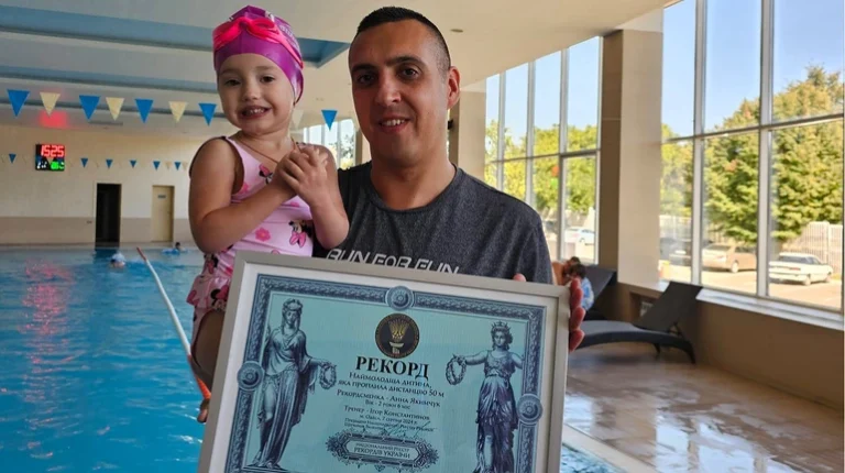 Two-year-old girl from Odesa region sets Ukrainian swimming record