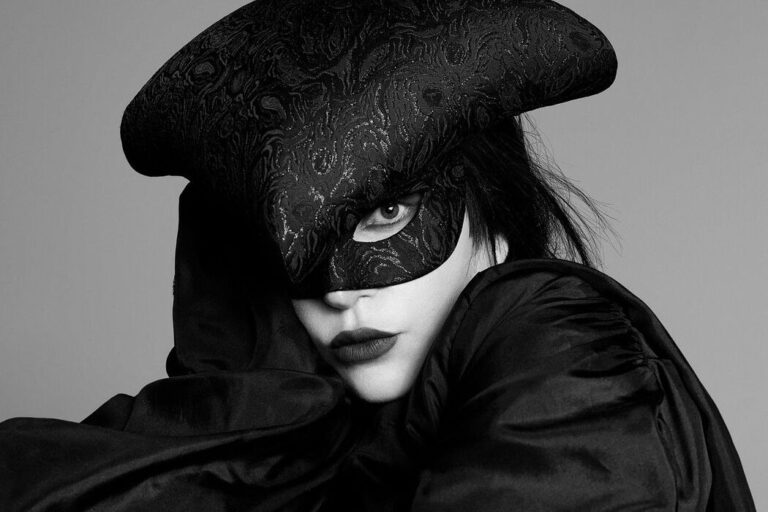 In the style of horror, Lady Gaga showed a video shot by Tania Muinho