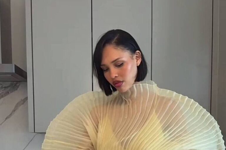 TikTok star Nara Smith made a smoothie in a J'amemme dress