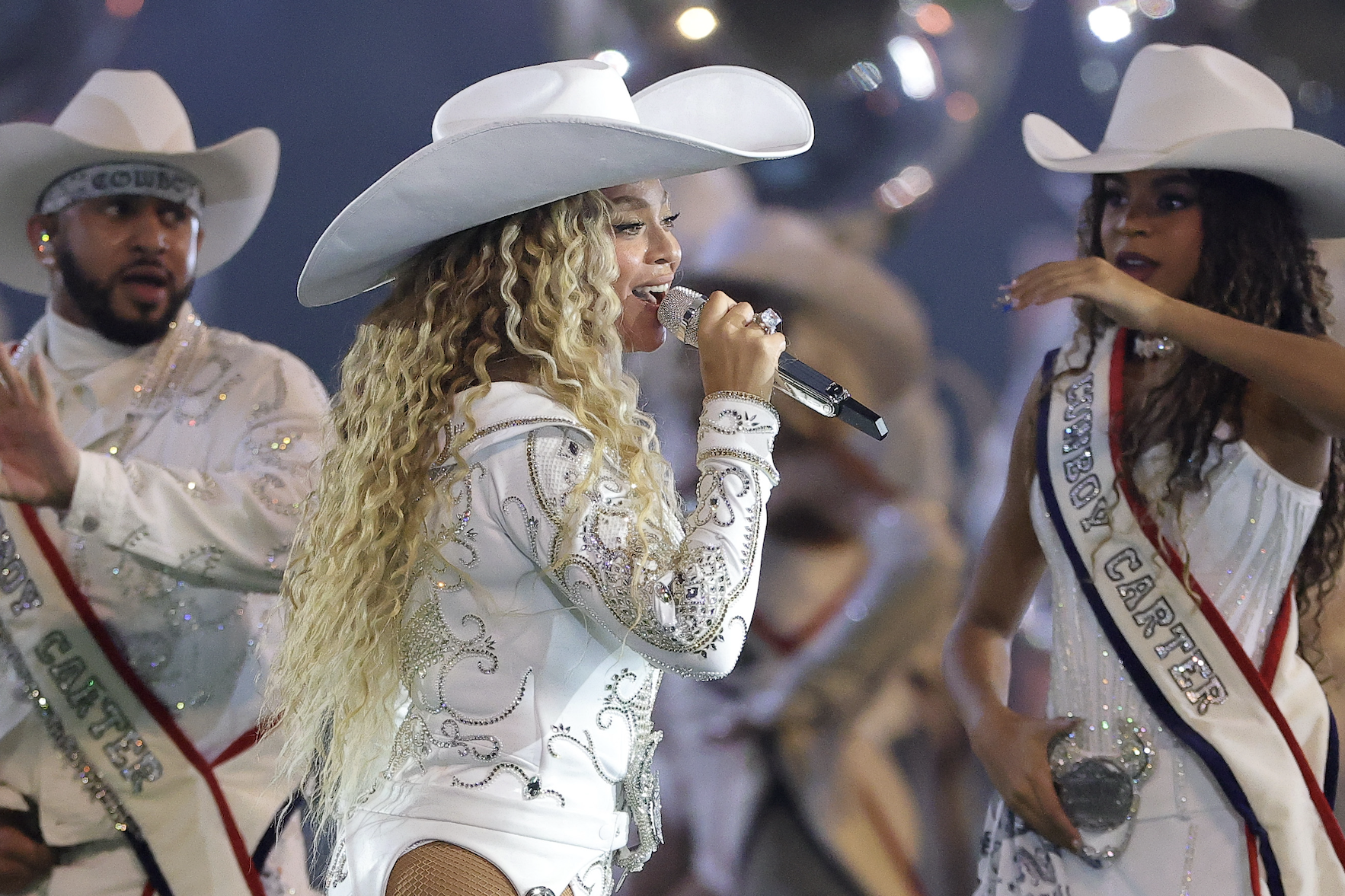 Beyoncé's daughter performed in a suit of Ukrainian brand FROLOV Beyoncé's daughter performed in a suit of Ukrainian brand FROLOV
