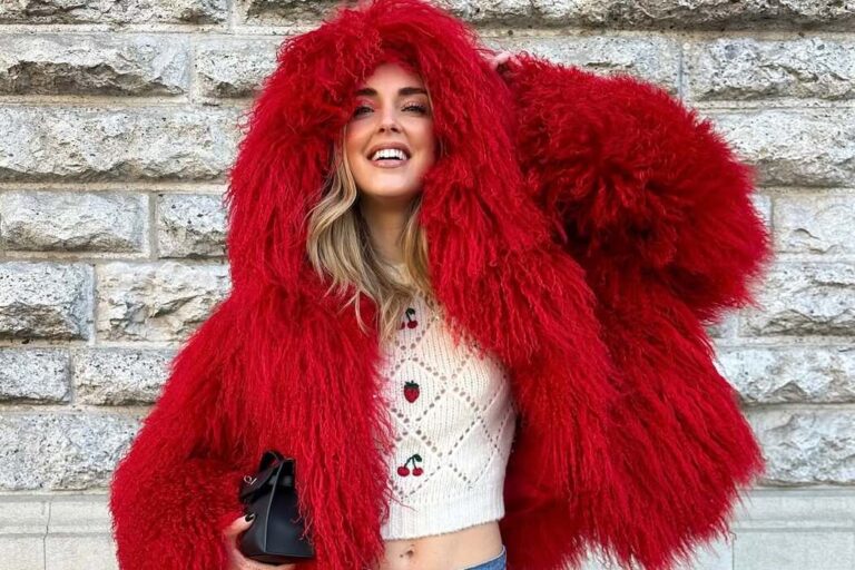Chiara Ferragni tried on a Santa fur coat