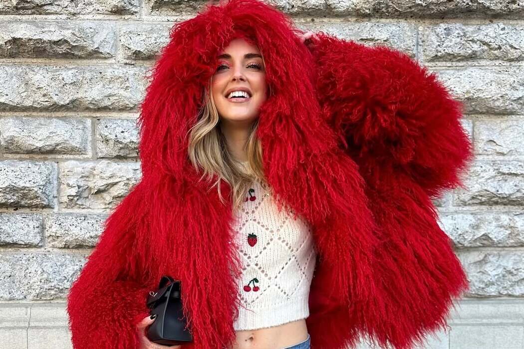 Chiara Ferragni tried on a Santa fur coat Chiara Ferragni tried on a Santa fur coat