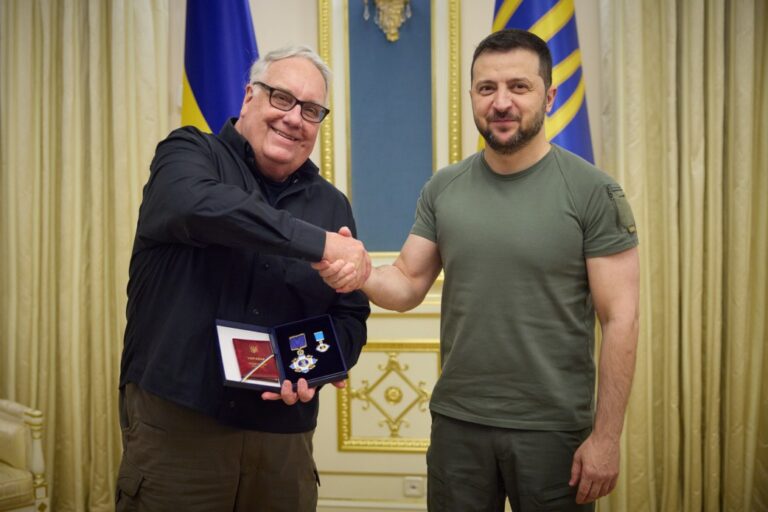 Warren Buffett's son visits the Ukrainian border
