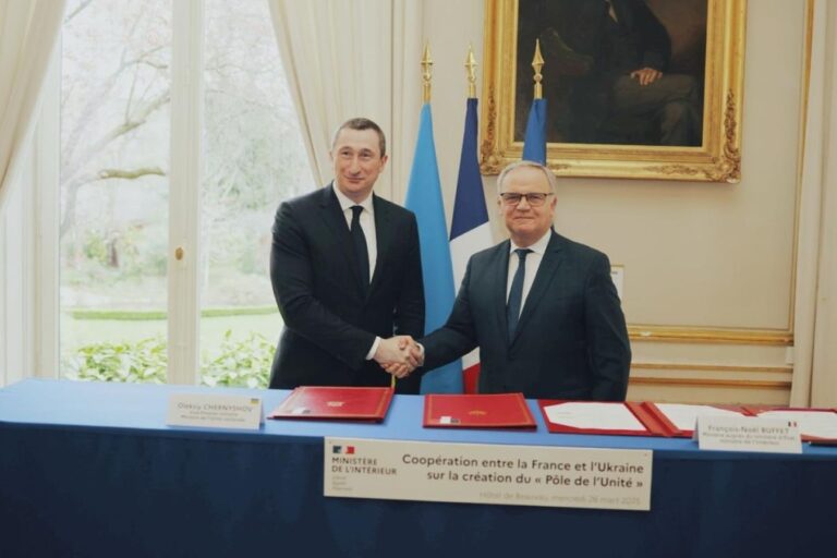 Declaration on the establishment of the Ukrainian Unity Center in France signed in Paris