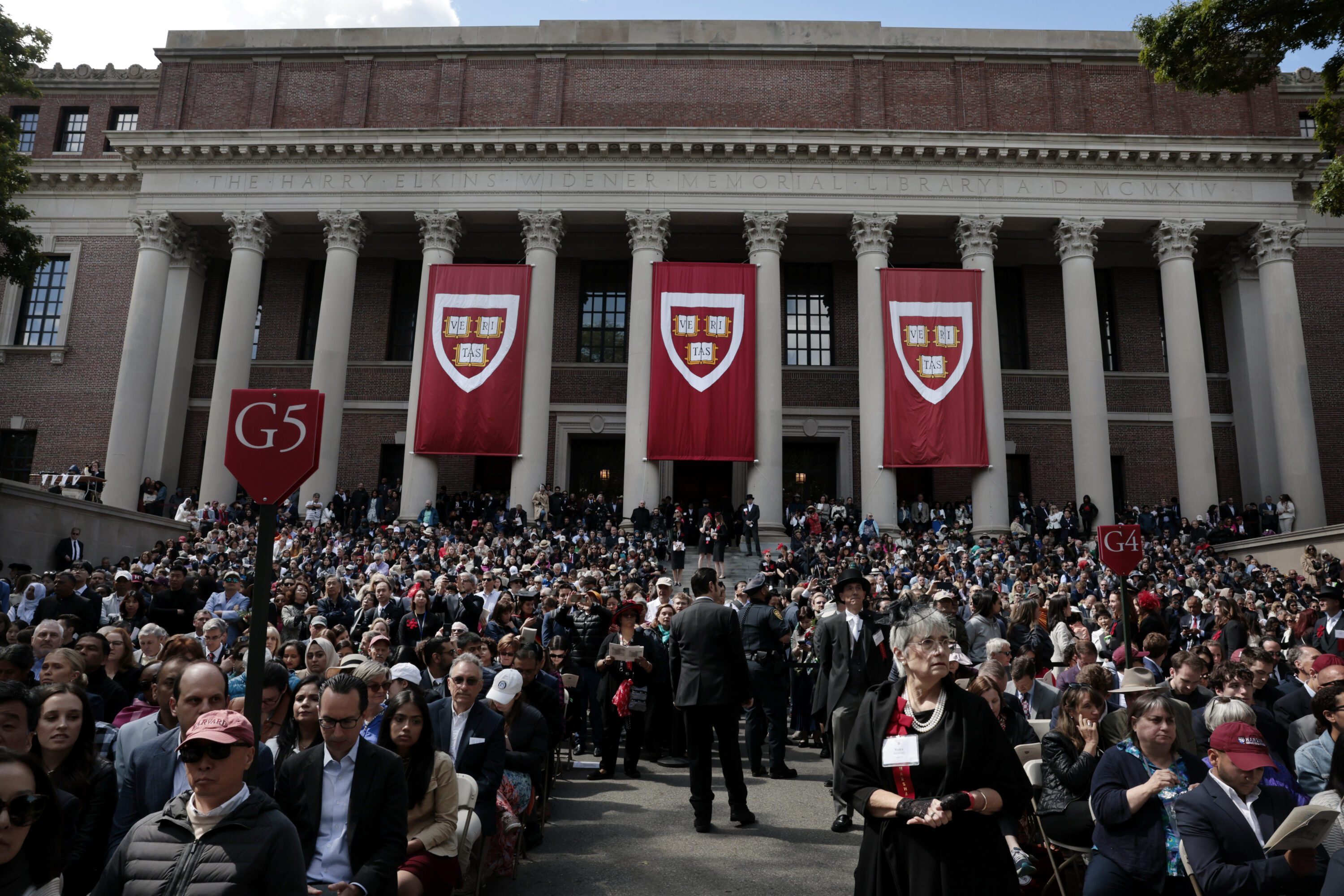 Harvard abolishes tuition fees for students from families with incomes up to $200 thousand