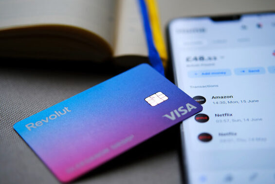 Revolut plans to obtain a banking license in Ukraine: negotiations with the NBU are ongoing