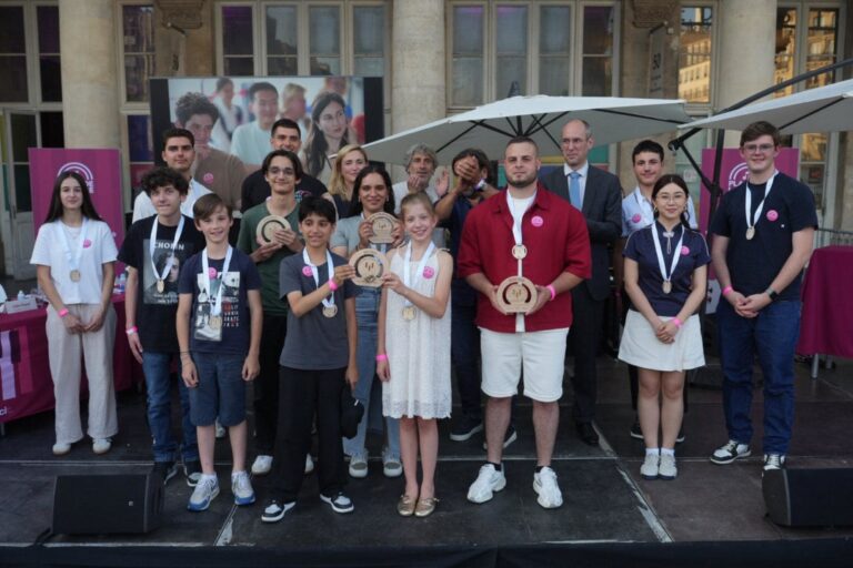 Young Ukrainian wins piano competition in France