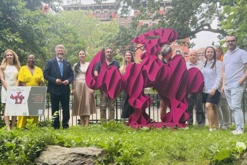 A sculpture by a Ukrainian artist dedicated to migrants has been installed in New York