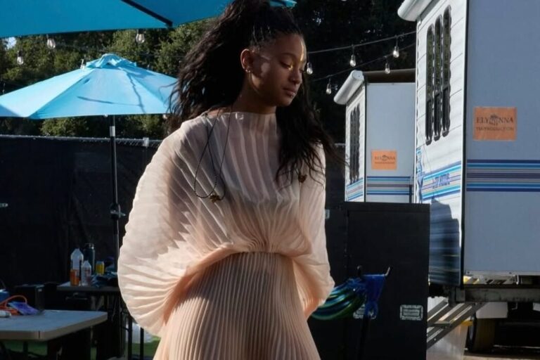 Willow Smith on stage in a J'amemme dress