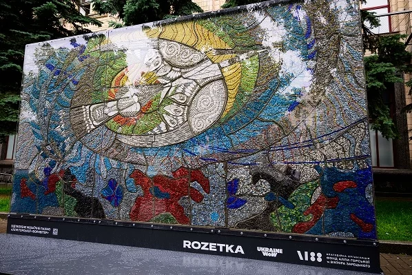 Usyk presents restored mosaic of Gorska's "Boriviter" ahead of rematch in London