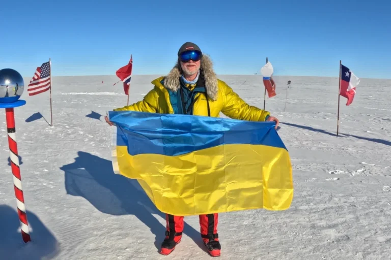 A Latvian walker hikes 120 km to the South Pole for Ukraine