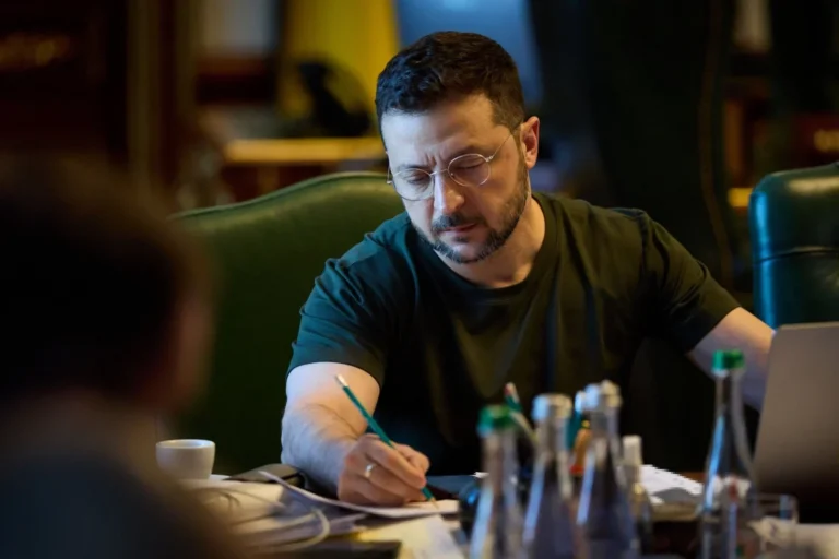 Zelensky arrives in Washington to meet with Trump