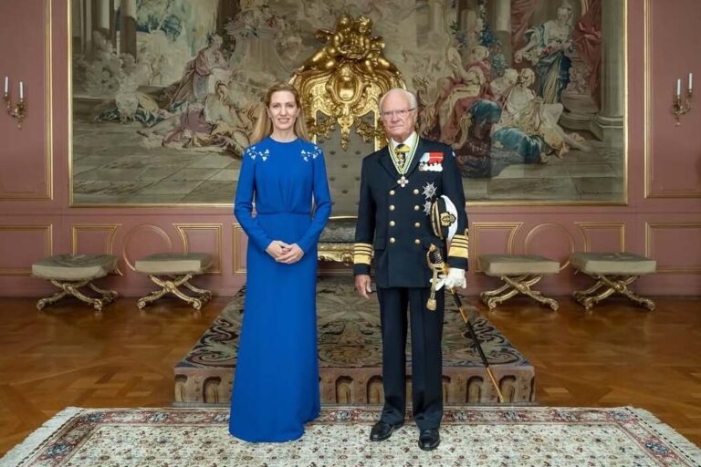 Ambassador of Ukraine to Sweden Svitlana Zalishchuk at an audience with Carl XVI Gustaf