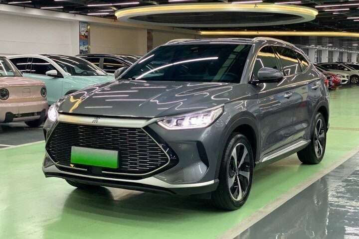 The most popular car color in Ukraine this year is gray