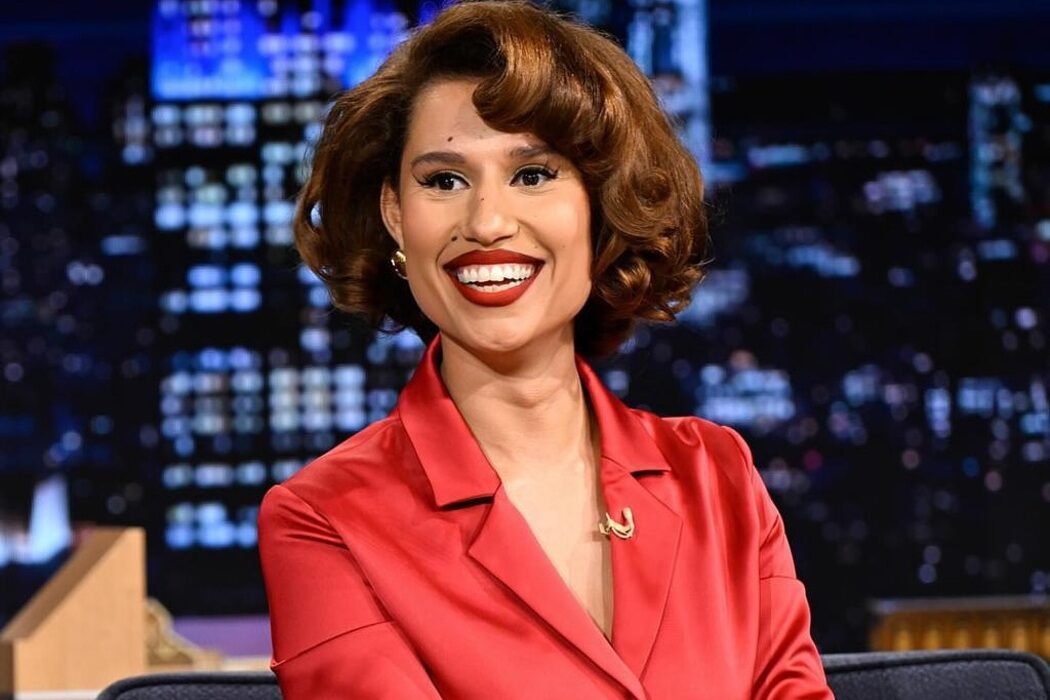 Raye "walked out" a custom Anna October costume Raye "walked out" a custom Anna October costume
