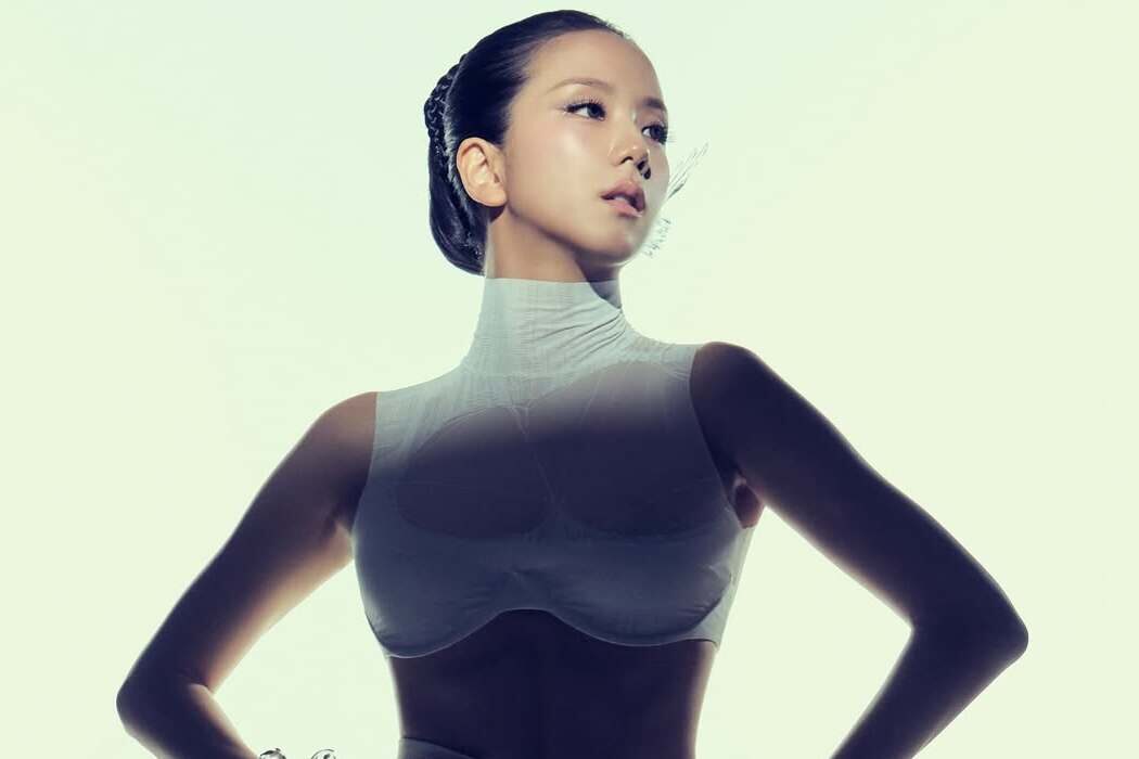 Kim Ji-soo from Blackpink appeared in a TTSWTRS camisole