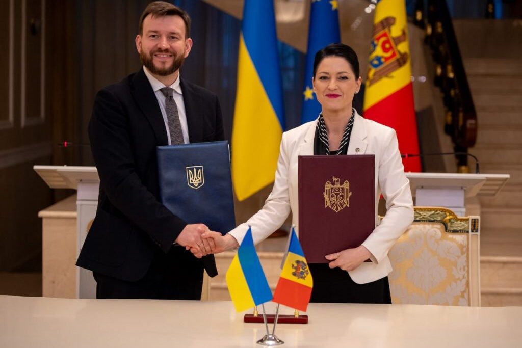 Ukraine and Moldova Sign Agreement on Social Security Ukraine and Moldova Sign Agreement on Social Security